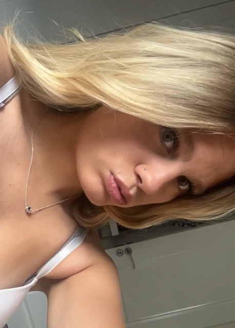 Chanelle O. — Babysitter carer in Cobh, County Cork, Ireland